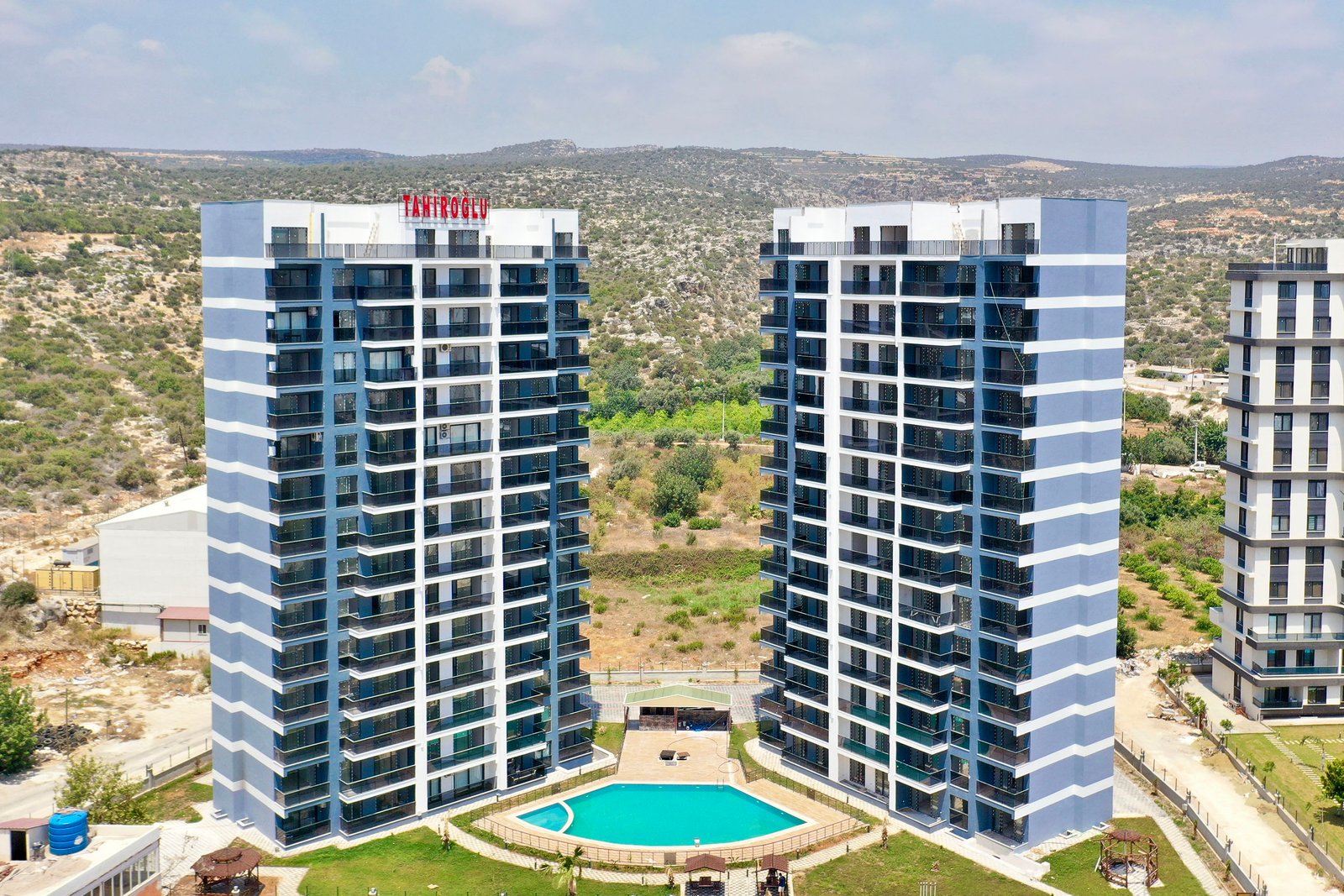 TURYAP TROPIK'TEN KIZ KALESINDE LÜX 1+1 HAVUZLU DAIRE