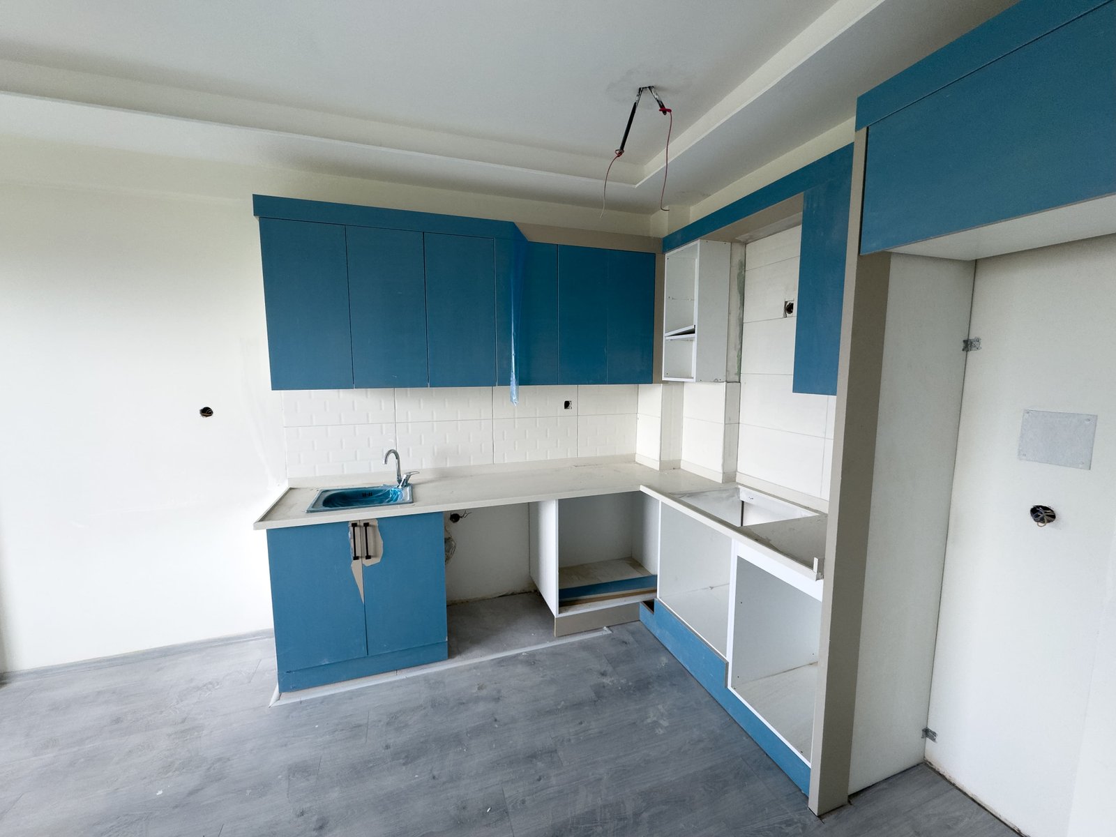 TURYAP TROPIK'TEN TÖMÜK'TE SATILIK HAVUZLU LÜX 1+1 DAİRE