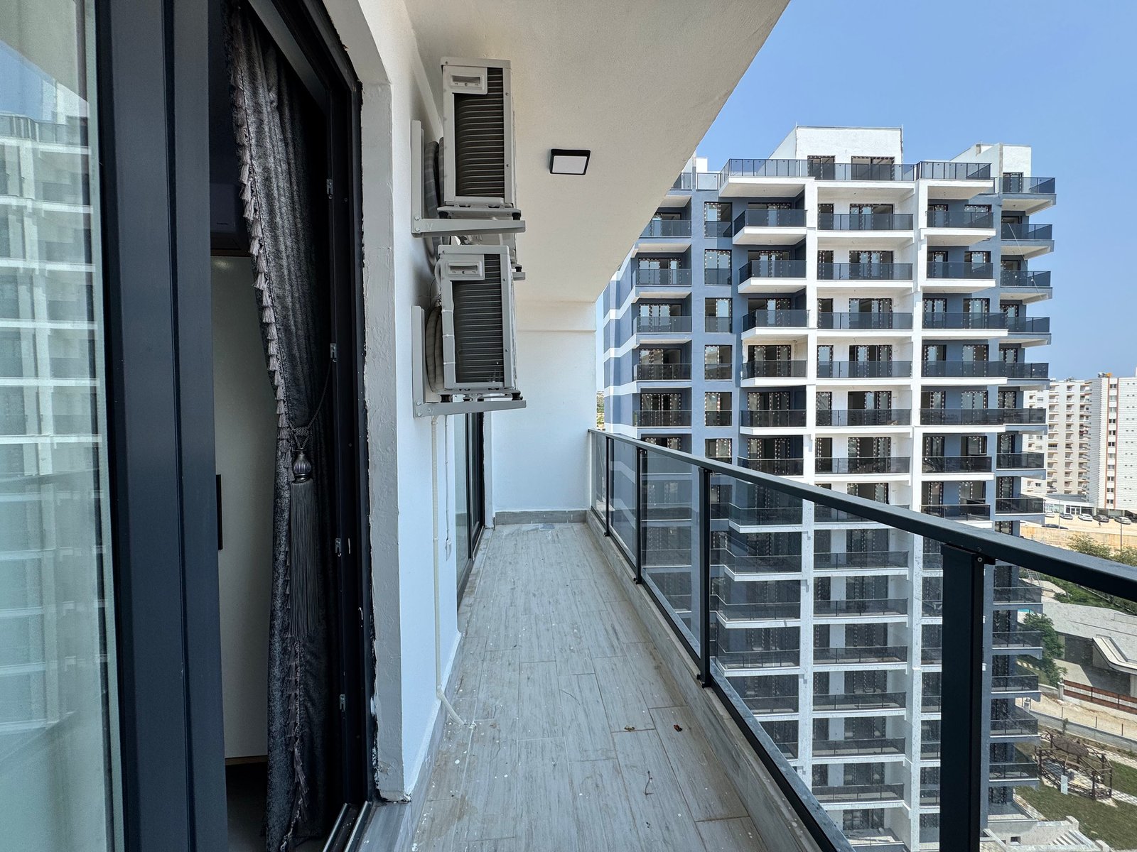 TURYAP TROPIK'TEN KIZ KALESINDE LÜX 1+1 HAVUZLU DAIRE