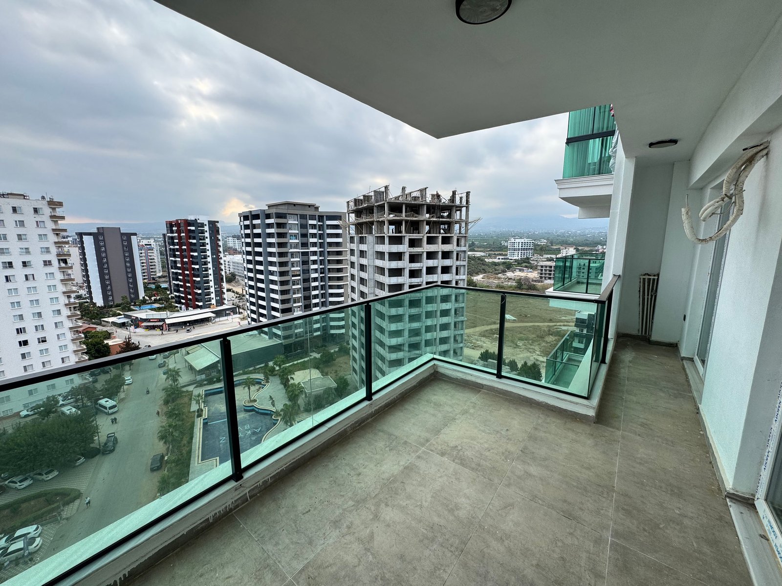 TURYAP TROPIK'TEN ERDEMLİ TÖMÜK'TE LÜX 1+1 HAVUZLU DAIRE