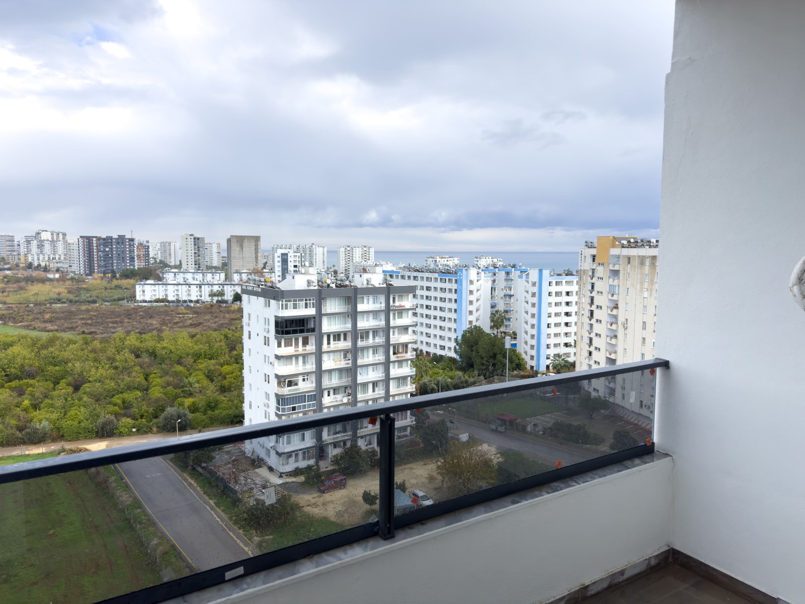 TURYAP TROPIK'TEN TÖMÜK'TE SATILIK HAVUZLU LÜX 1+1 DAİRE