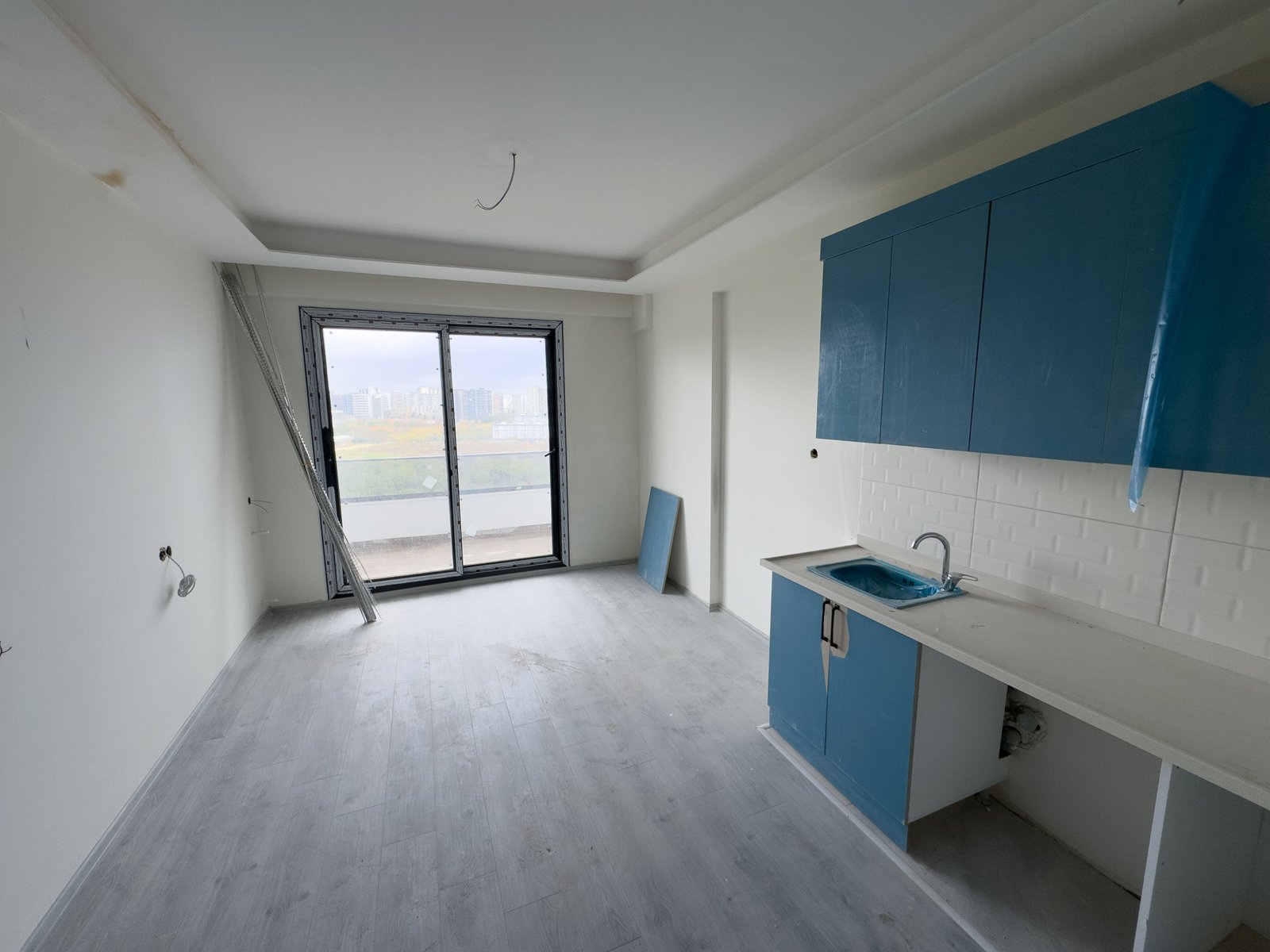 TURYAP TROPIK'TEN TÖMÜK'TE SATILIK HAVUZLU LÜX 1+1 DAİRE